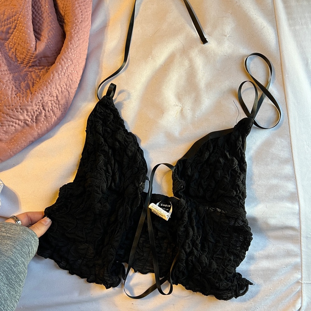 Tie top